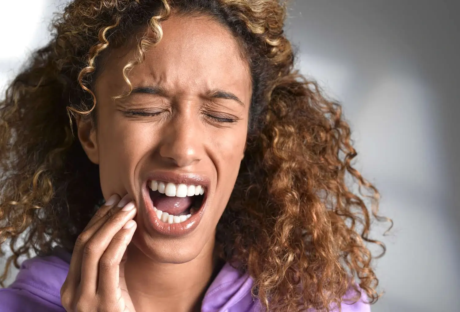 How Can You Soothe Sensitivity After a Teeth Whitening Session Purley?